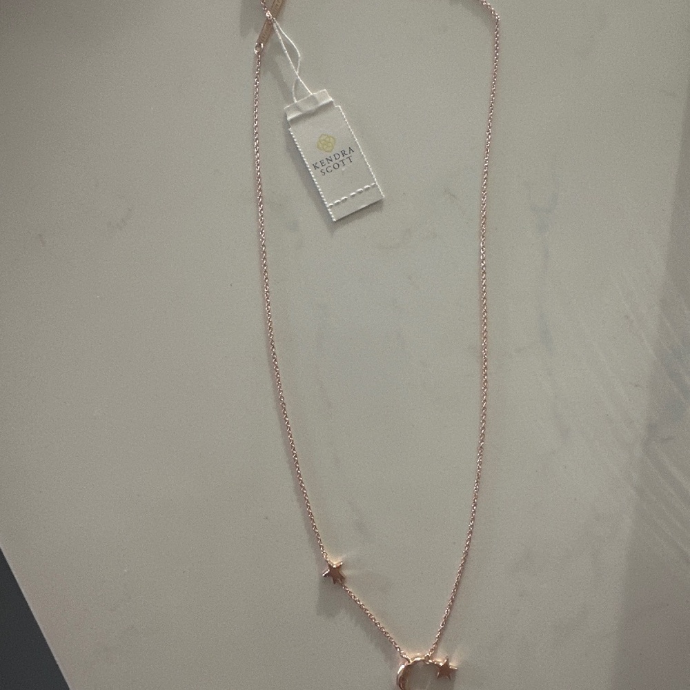 Kendra Scott necklace